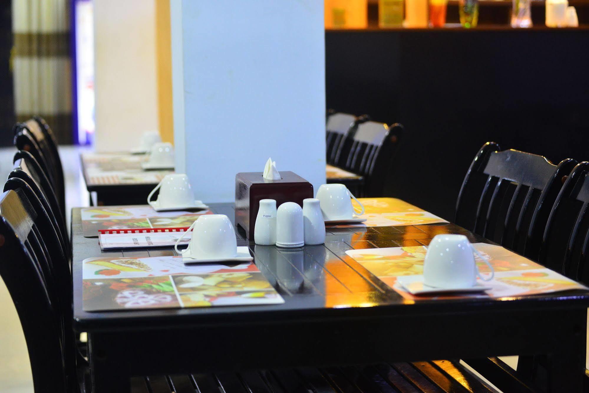 Woodland Hotel Yangon Eksteriør bilde