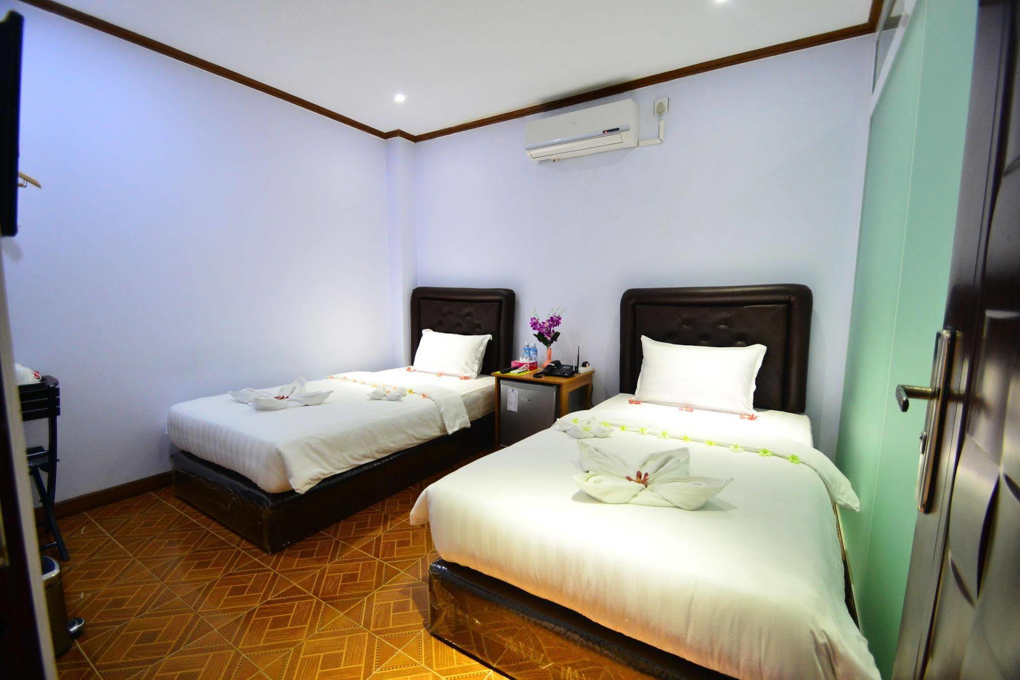 Woodland Hotel Yangon Eksteriør bilde